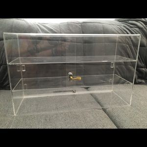 Like new Plex glass display